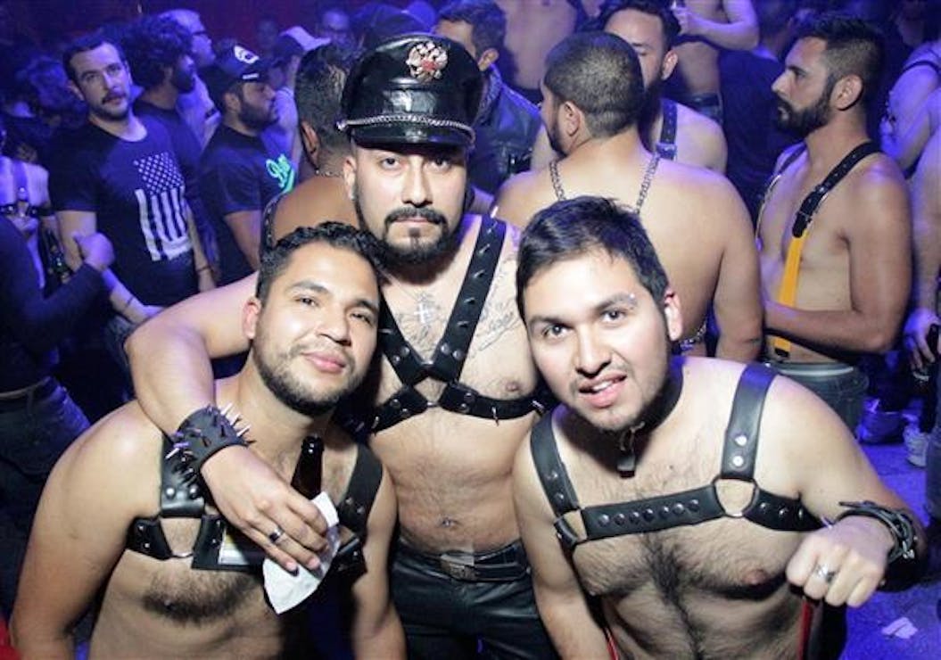 Вечеринка в баре Гомосексуалы